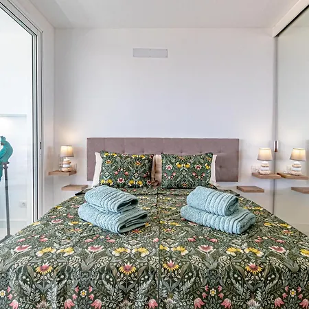 Tucan Next To Siam Park 아데제