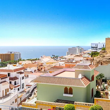 Tucan Next To Siam Park 아데제