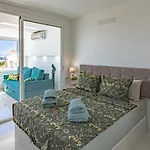 Tucan Next To Siam Park Адехе