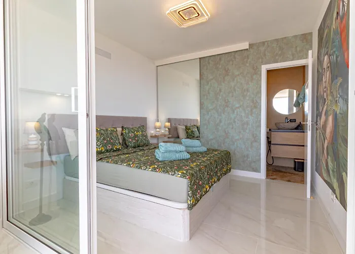 Tucan Next To Siam Park Адехе