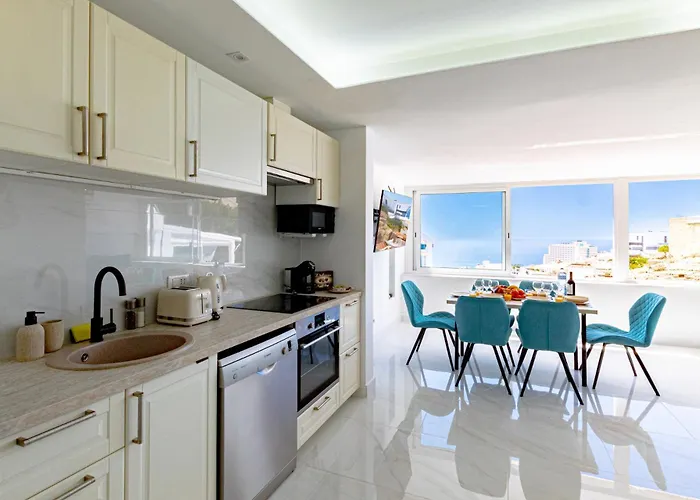 Tucan Next To Siam Park * Адехе