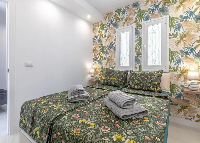 Tucan Next To Siam Park * Адехе