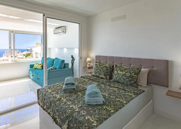 Tucan Next To Siam Park Адехе